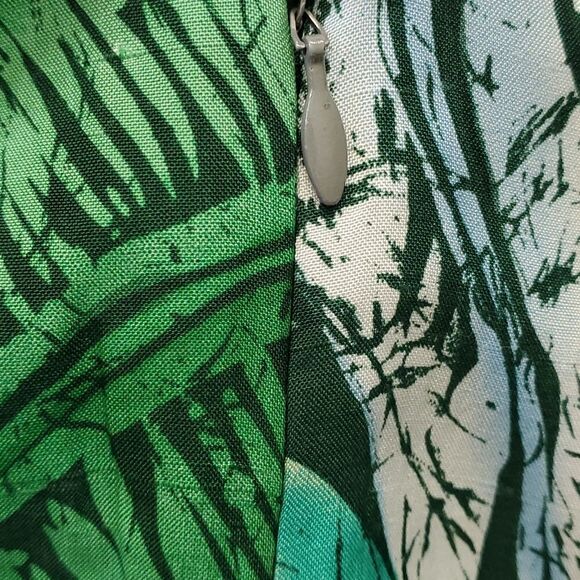 Evan-picone, 100 % silk skirt, completely line Beautiful shade of green.… - Picture 4 of 8